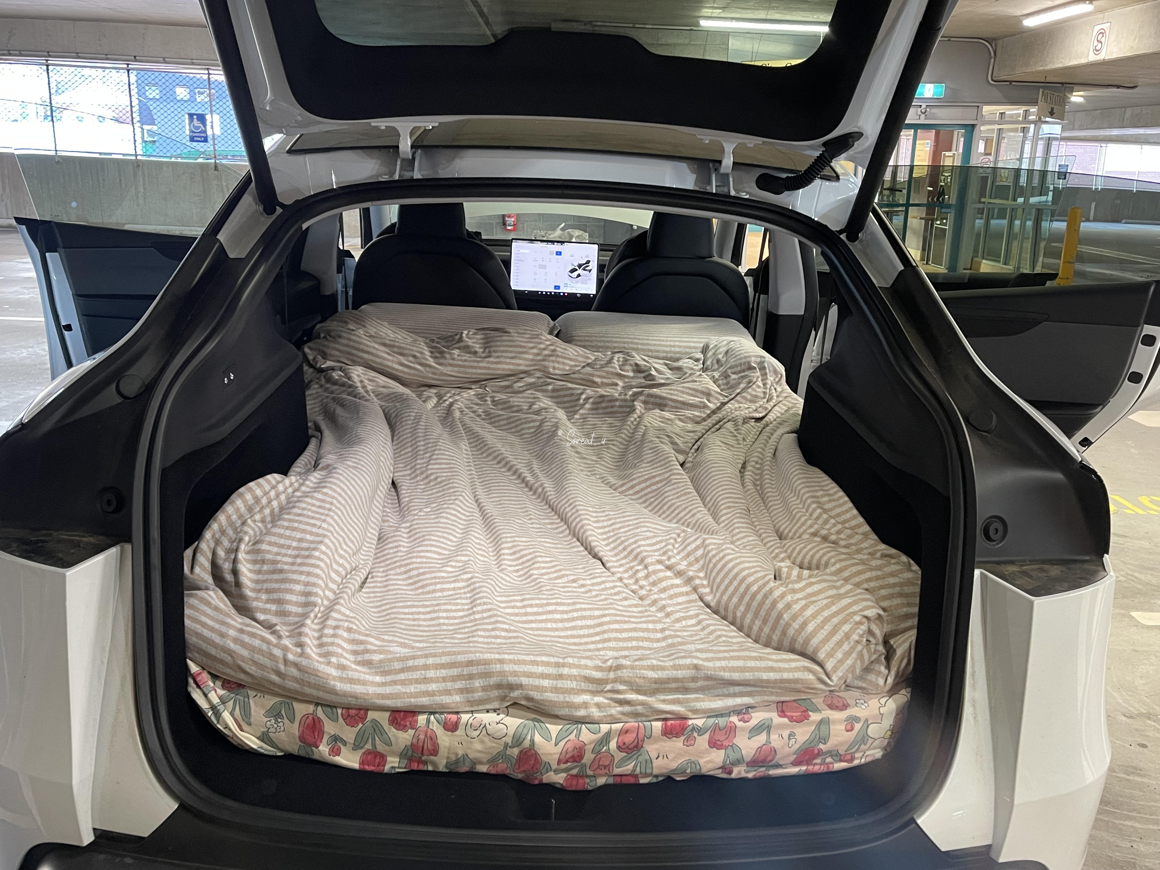 car_bed